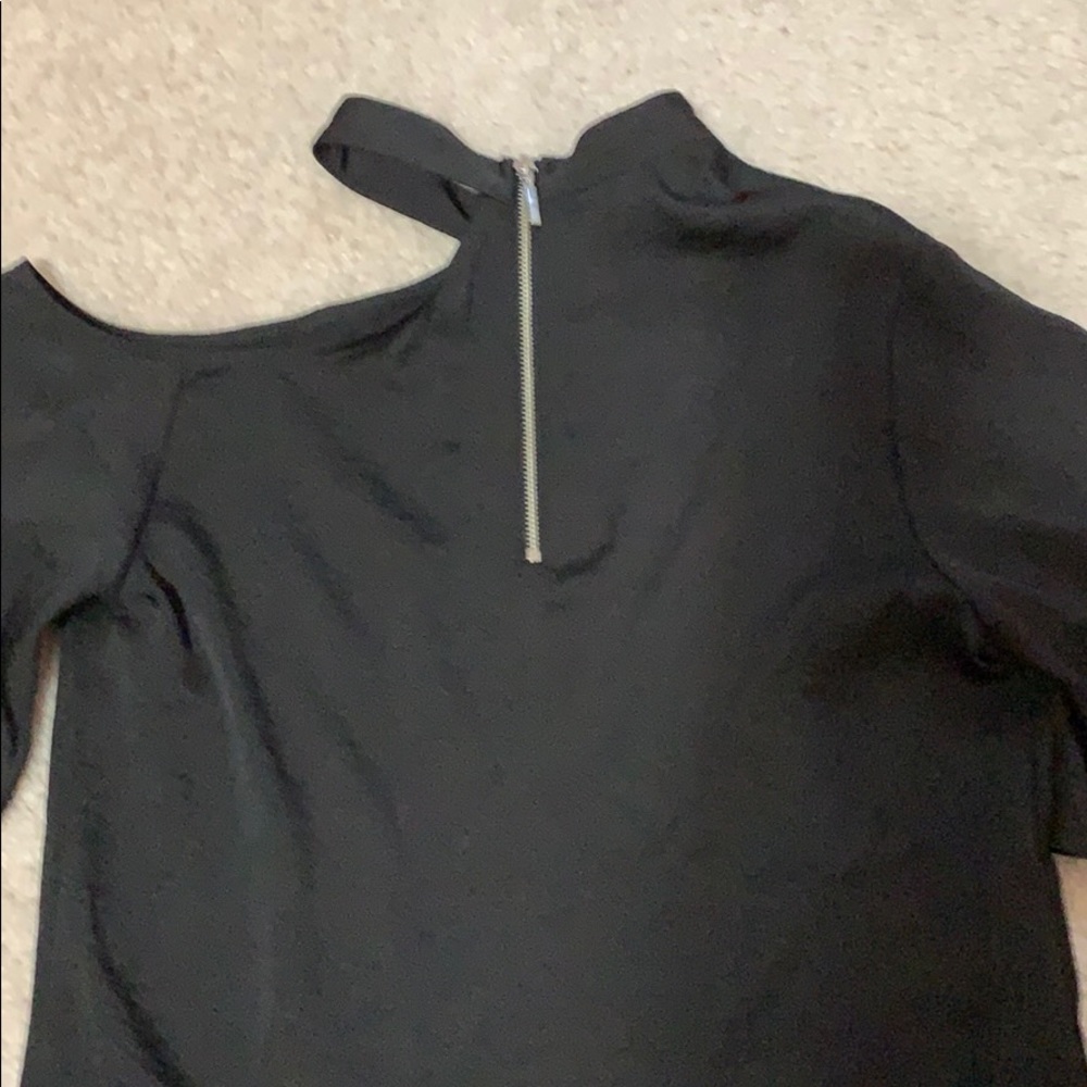 Express open shoulder top - Picture 2 of 2